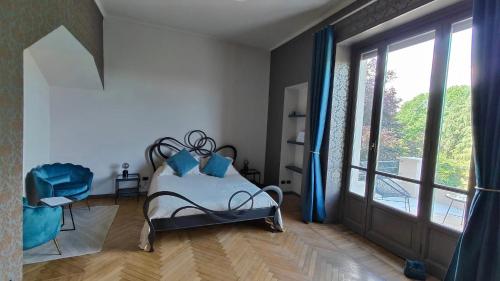 a bedroom with a bed and a large window at Villa Giordana in Casalborgone