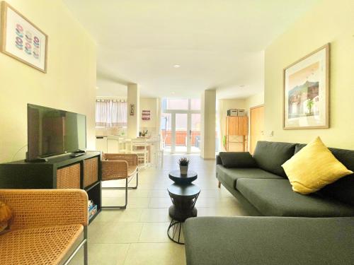 Sunny Terrace Apartment