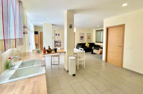 Sunny Terrace Apartment
