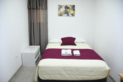 Postel nebo postele na pokoji v ubytování HOSTAL VERONA