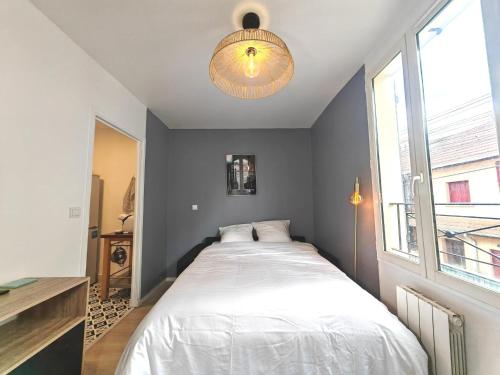 Ένα ή περισσότερα κρεβάτια σε δωμάτιο στο Cozy flat - Metro 13-14