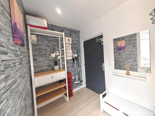 Ένα μπάνιο στο Cozy flat - Metro 13-14