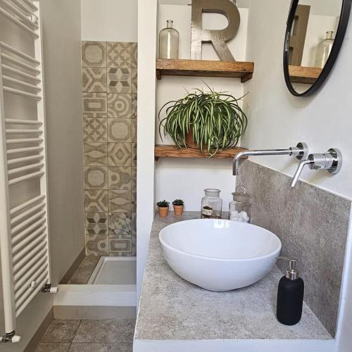 a bathroom with a white bowl sink on a counter at Nel Borgo di San Francesco - Casa vacanze in centro in Villa Santa Maria