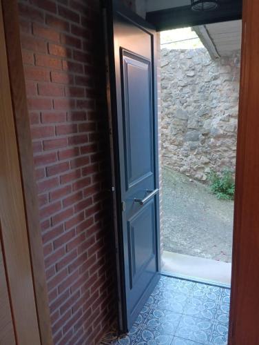 an open door to a brick building with a brick wall at El rincón de Soto in Anguiano