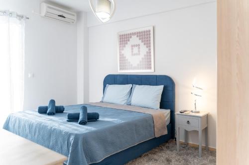 En eller flere senge i et værelse på Colorful city apartment