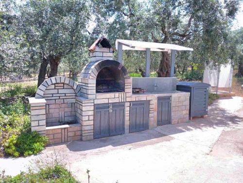 Κήπος έξω από το Sofia's Olive Grove