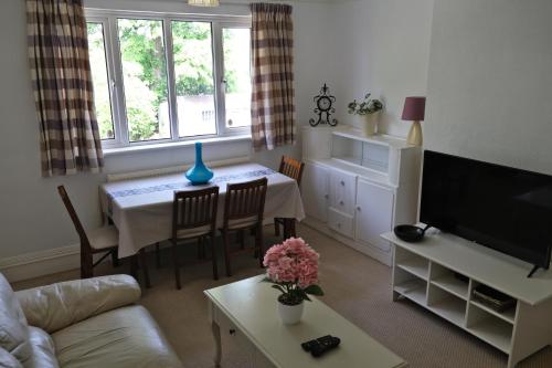 a living room with a table and a tv at Lynton Road in London