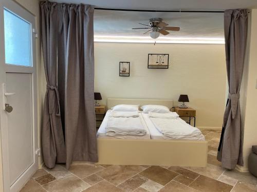 a bedroom with a bed and a ceiling fan at Silba Otium in Silba