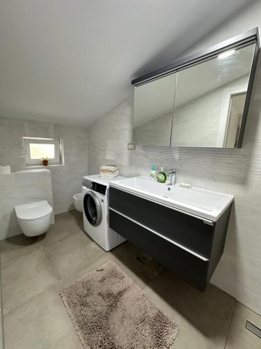 Bee House Suite - Brand New Apartment 100 m from Sea
