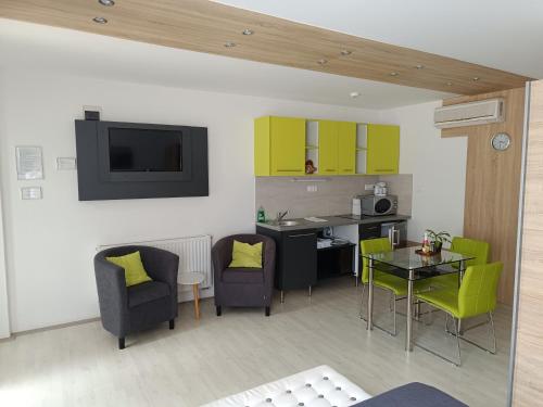 Újhely Apartmanház