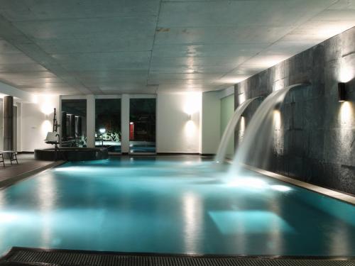 Swimming pool sa o malapit sa Hotel Bonvino Badacsony