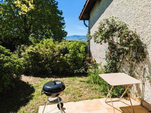 Photo de la galerie de l'établissement Villa avec piscine et vue panoramique, à Limas