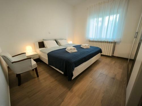 เตียงในห้องที่ Poreč Jadran Apartments