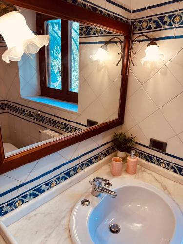 Ένα μπάνιο στο Villa Tiche