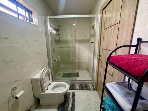 Un baño de Aurequire luxury 3 bedroom Apartment off Freedom way Lekki phase 1