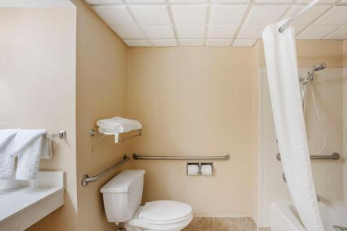 a bathroom with a toilet and a shower at Best Western Inn at Blakeslee-Pocono in Blakeslee