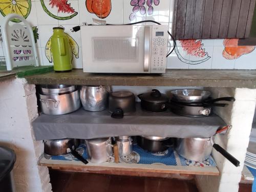 Una cocina o kitchenette en Holambra e a natureza rural
