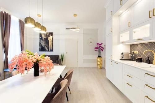 Luxurious Central King and Queen Bed Park4Free