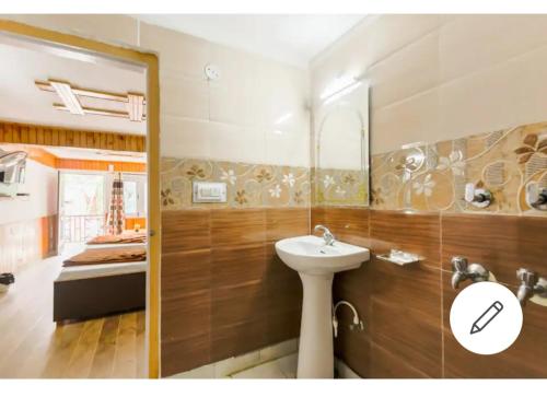 Koupelna v ubytování Tirthan Crest Homestay