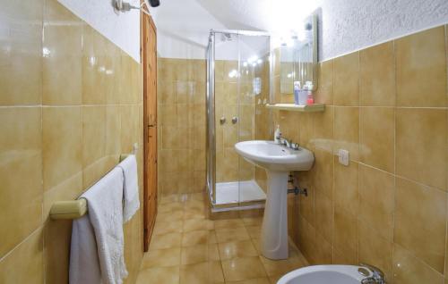 a bathroom with a sink and a shower and a toilet at 2 Bedroom Lovely Home In Serrone in Serrone