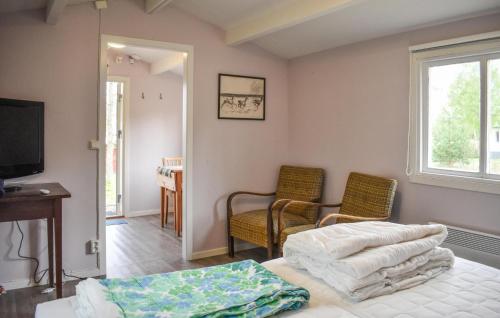 Televisyen dan/atau pusat hiburan di Nice Home In Jämjö With House Sea View