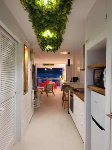 a kitchen and living room with a ceiling at Appartement neuf design - Résidence avec piscine in Cul de Sac