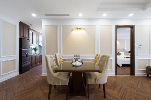 Ένα ή περισσότερα κρεβάτια σε δωμάτιο στο Victory Hotel Vung Tau - New Wing