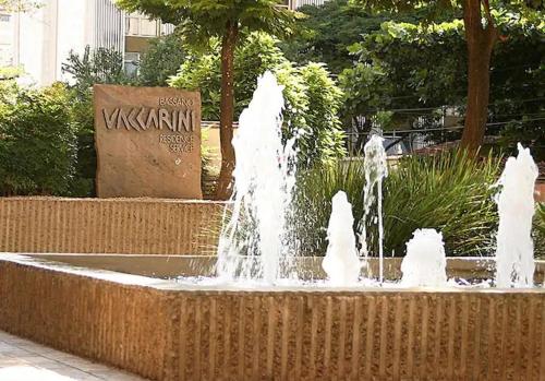 a fountain in the middle of a park at Bassano Vaccarini in Ribeirão Preto