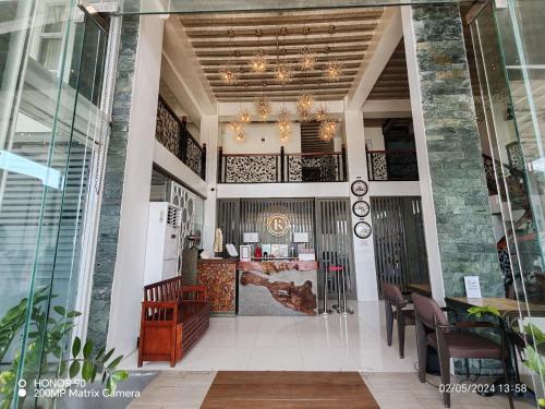 Ein Sitzbereich in der Unterkunft Kamalig Ng Caraga- Hotel Near SM Mall Butuan