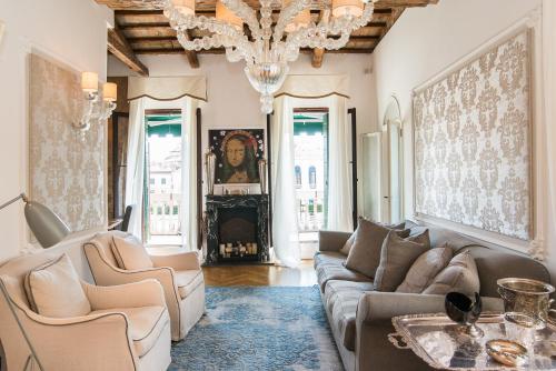 Rialto Terrace on the Grand Canal photo 21