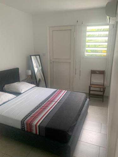 Postel nebo postele na pokoji v ubytování F3 dans maison individuelle avec jardin arboré