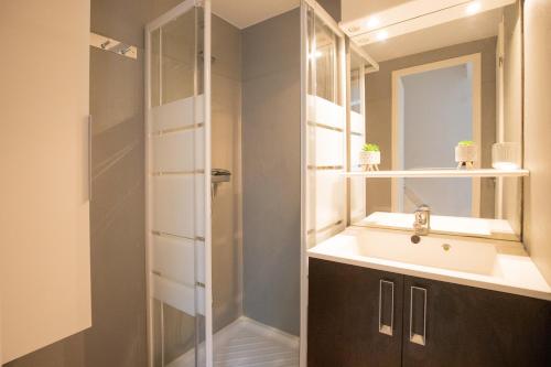 Ένα μπάνιο στο Secure House in domain 6-7 guests 30min from Cannes