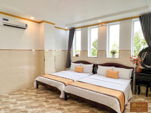 Postel nebo postele na pokoji v ubytování Gia An Hotel-Cần thơ