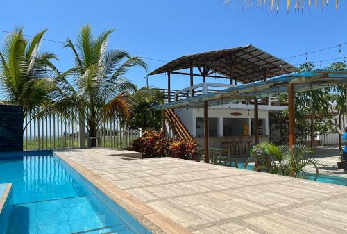 Der Swimmingpool an oder in der Nähe von HOTEL SUEÑOS BEACH