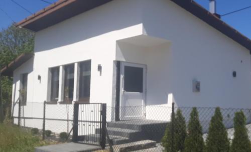 Το κτήριο όπου στεγάζεται  η παραθεριστική κατοικία