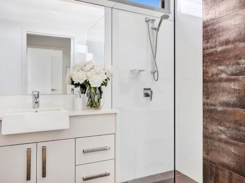 Koupelna v ubytování White Sails 3 - Views over Convent Beach