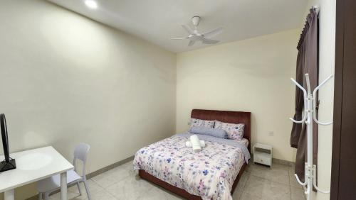 a bedroom with a bed and a ceiling fan at La Belle Maison 12 @ Gurney Kelawai/Pulau Tikus/Georgetown in George Town
