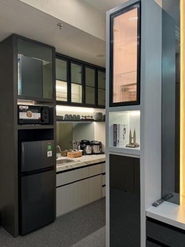 Una cocina o zona de cocina en Premium!! Anderson Tower 1BR, 37th Floor with City View