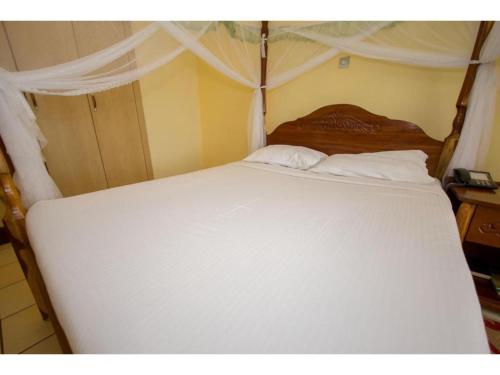Postel nebo postele na pokoji v ubytování Rainbow Ruiru Resort