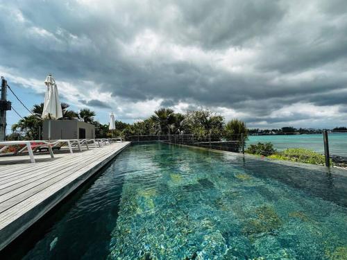 a swimming pool with a view of the water at Face a l'ocean et au Coin de mire in Pereybere