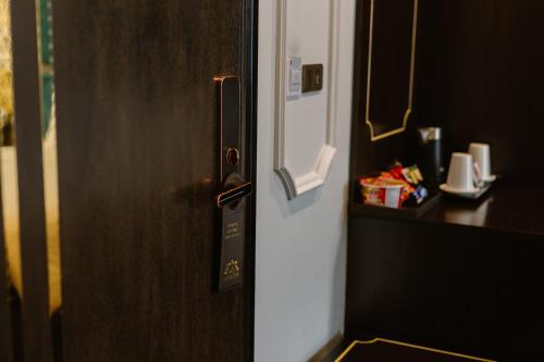 a close up of a door with a handle at Hồng Vận Hotel in Hanoi
