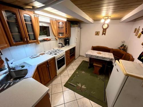 Una cocina o cocineta en Chatka pod Javorovým