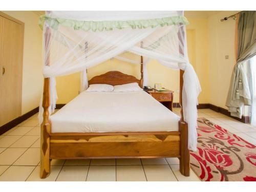 Postel nebo postele na pokoji v ubytování Rainbow Ruiru Resort
