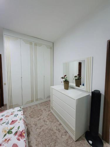 Postel nebo postele na pokoji v ubytování Private room on a shared apartament near Durres beach