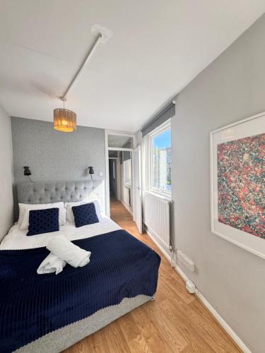 Kensington 2 BEDROOM HOUSE-BIG living area and kitchen-Harrods-National History Museum-Hyde Park-Near 2 underground lines