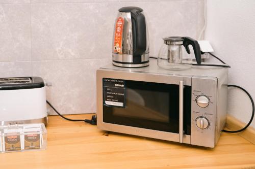 Apartments Lungo Mare Ulcinjにあるコーヒーまたはお茶