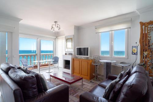 Stella Maris Beachfront 1J by Casasol