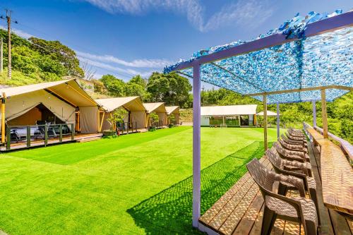 Nespecifikovaný výhled na hory nebo výhled na hory při pohledu z luxury tent