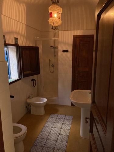 a bathroom with a toilet and a sink at sull'arco dell'elefante in Pantelleria