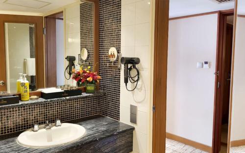 a bathroom with a sink and a mirror at Xi'an Dajing Castle Hotel Bell Tower & YONGNING Gate in Xi'an